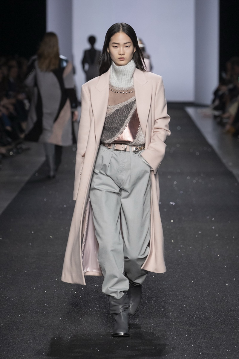 Damesmode herfst winter 2019 2020. Modecollectie: Alberta Ferretti