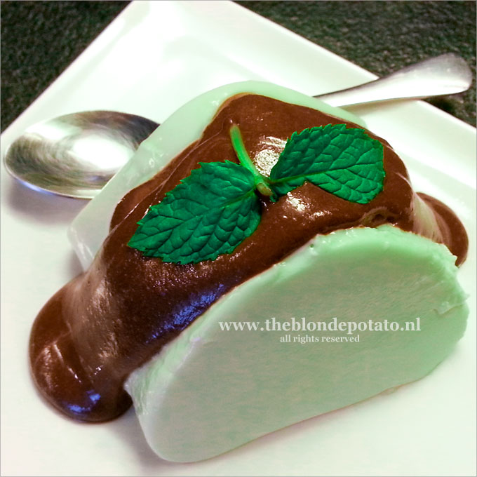 Panna cotta met matcha poeder