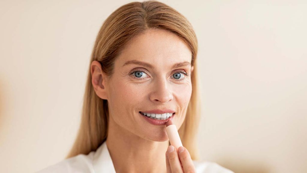 Make-up voor de rijpere huid (50+): tips voor een jonge en stralende look