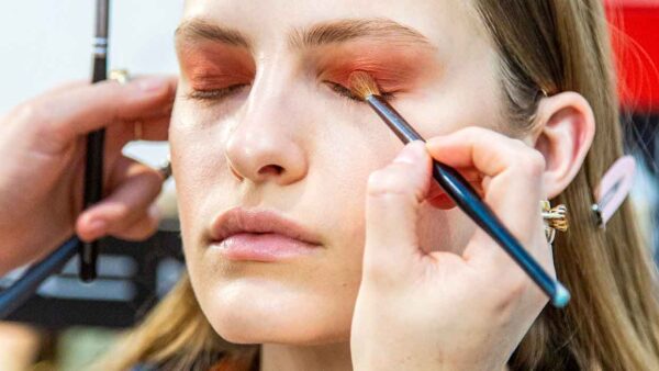 Beauty trends 2021. Update je make-up look met kleur