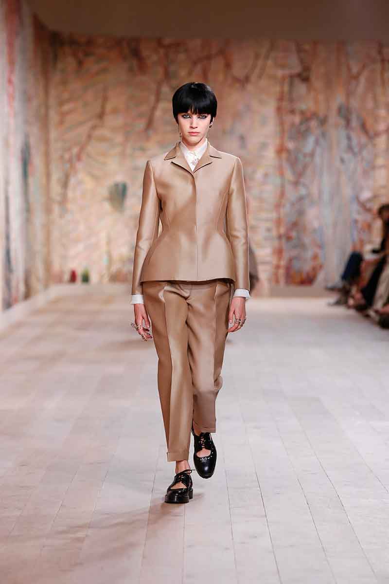 5x korte en halflange kapsels voor winter 2021. Photo: courtesy of Dior Haute Couture FW 2021 2022