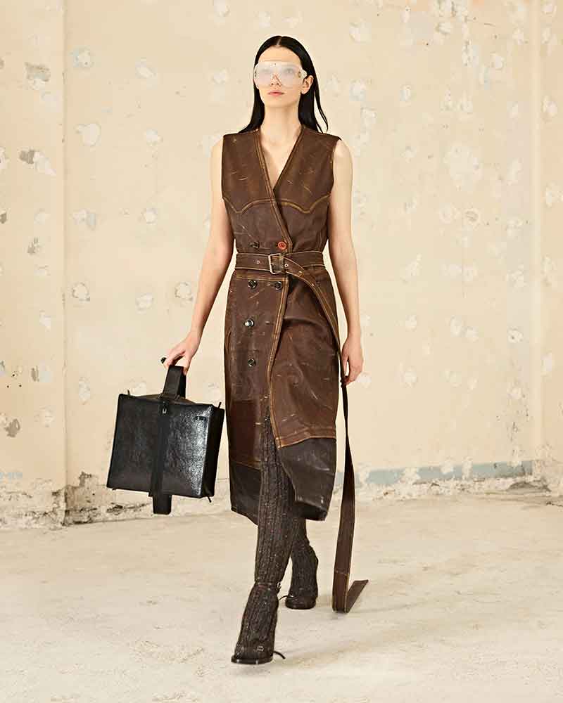 Modetrends herfst 2021. Van bodywarmer tot mouwloze trench coats