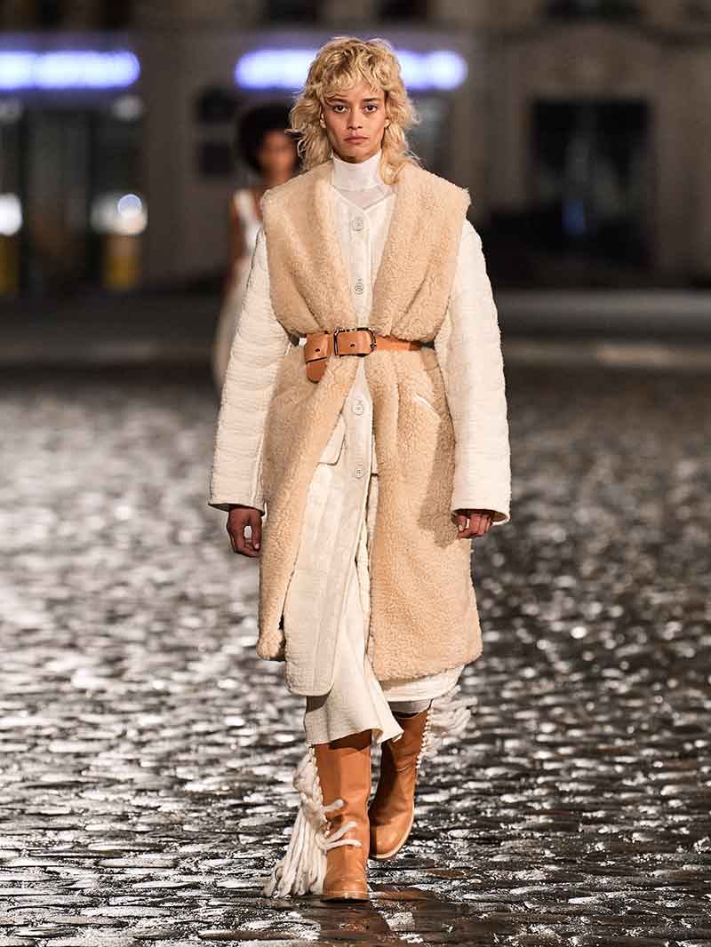 Modetrends herfst 2021. Van bodywarmer tot mouwloze trench coats