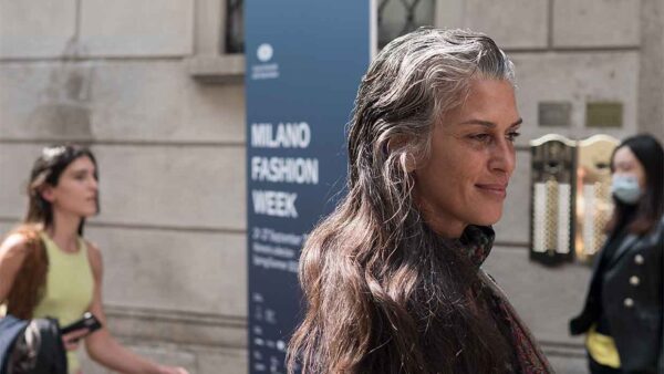 Milan Fashion Week lente zomer 2022. Modellen, mode influencers, backstage, streetstyle