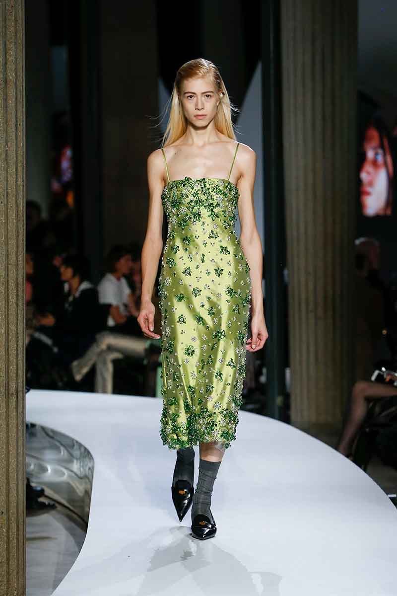 Trend alert: de lage taille komt terug. Modecollectie Miu Miu lente zomer 2022. Photo courtesy of Miu Miu