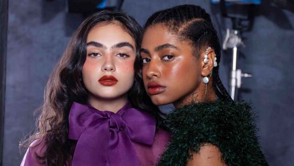 De allernieuwste make-up trends voor 2022 met MAC. Rood is dé kleur (en iedereen kan het hebben)