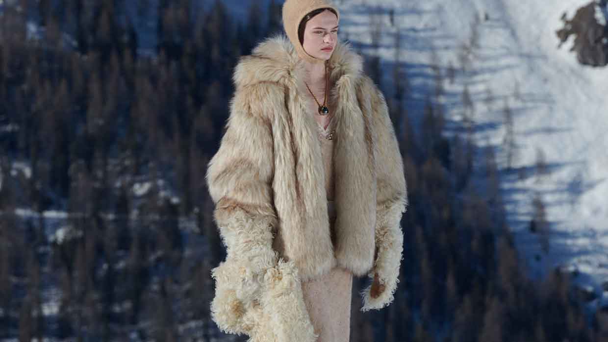 Modetrends winter 2021 2022. Teddy coats en fake fur jassen