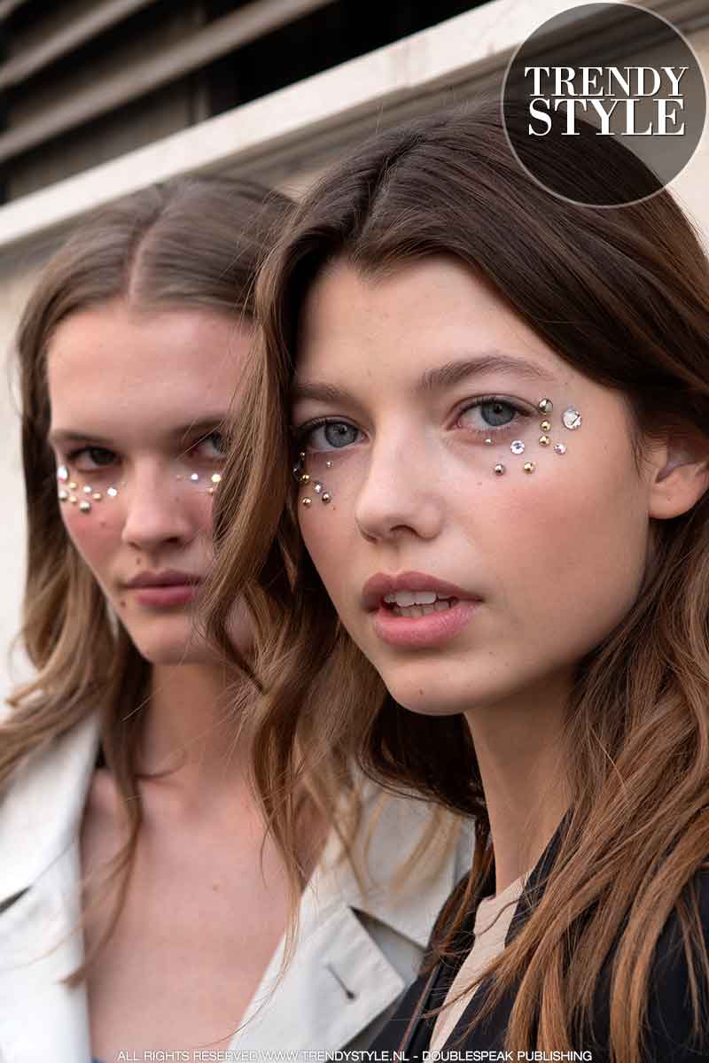 Make-up trends 2022. Steentjes en strass