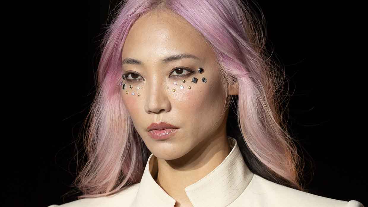 Make-up trends 2022. Steentjes en strass