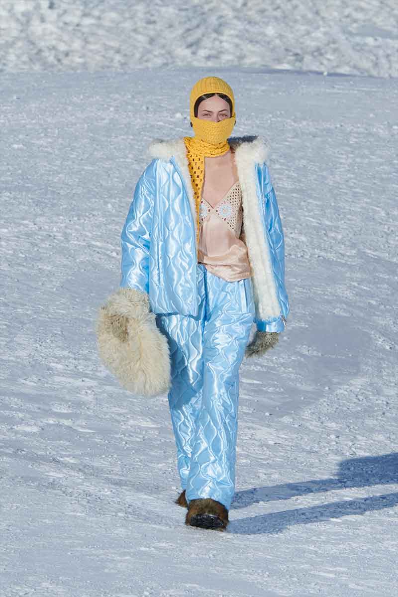 Modetrends winter 2021 2022. Skiwear wordt urbanwear. In je skibroek door de stad