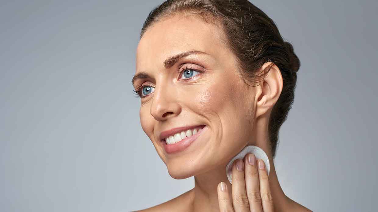 Een jongere huid? Stel je skin care routine bij. Check deze anti-aging tips