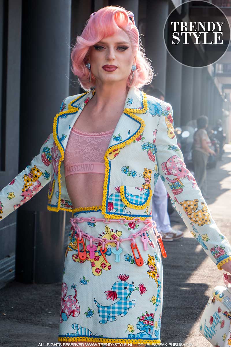 Streetstyle mode Moschino zomer 2022