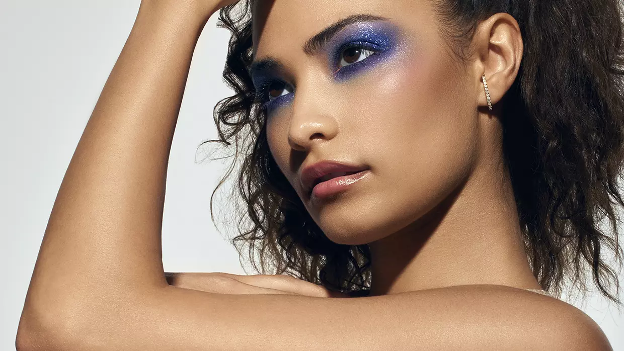 Deze makeup trend voor winter 2022 2023 is party proof