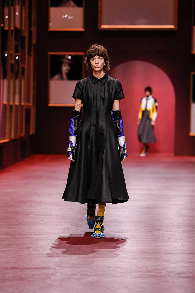 Modetrends winter 2022 2023. Lange zwarte jurken