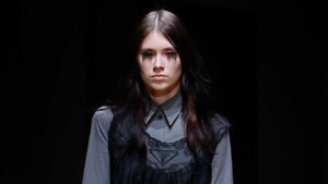 Maxi wimpers bij Prada. Beauty trend voor 2023
