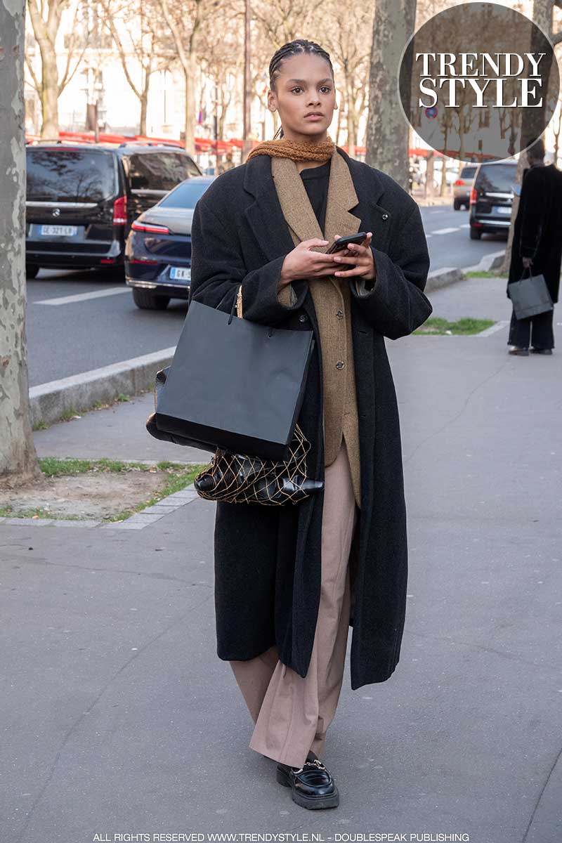 Modellen off-duty tijdens de Paris Fashion Week