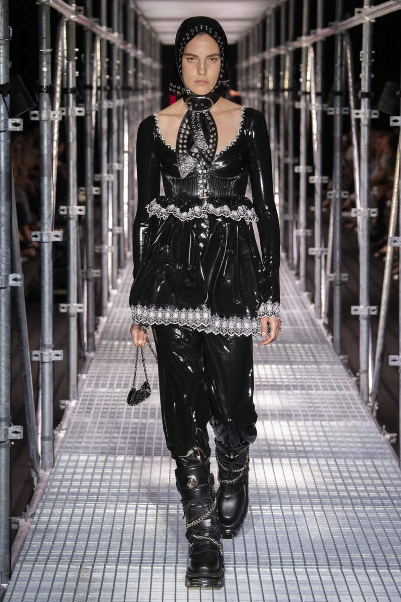 Paco Rabanne lente zomer 2023 fashion show - Photo courtesy of Paco Rabanne