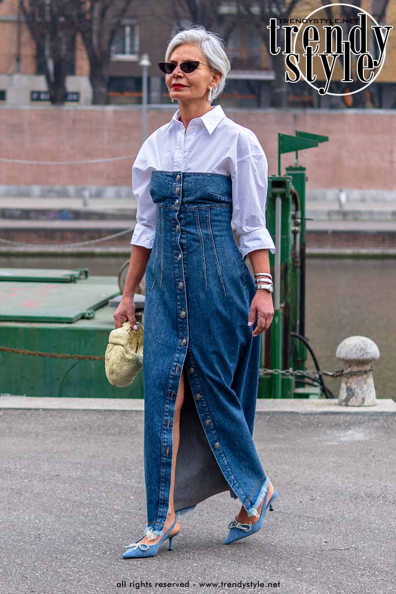 Lente zomer 2023 modetrends: lange spijkerrokken - Photo ADVERSUS