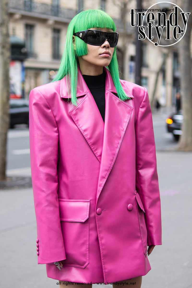 Kleur! Street style modetrends lente 2023 - Photo ADVERSUS