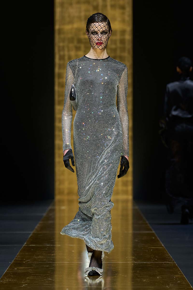 Kristallen op de catwalk voor winter 2024 2025 van Dolce & Gabbana. Photo courtesy of Dolce & Gabbana