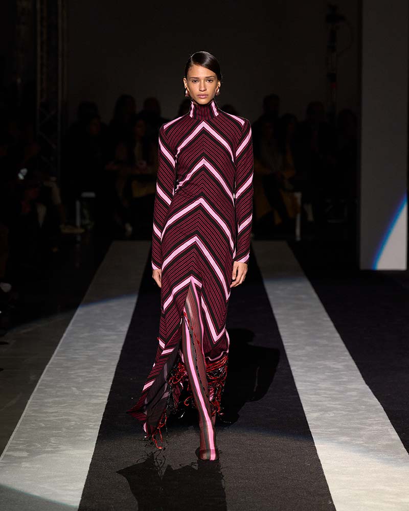 De haartrend voor 2024. Zijscheiding bij Missoni. Photo courtesy of Missoni