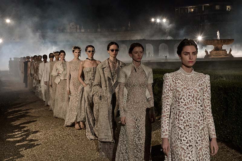 Dior Cruise 2026: een poëtisch afscheid van Maria Grazia Chiuri