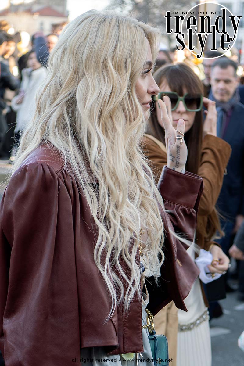 Haarkleuren zomer 2025. Warme blondtinten zijn terug in de mode. Foto Charlotte Mesman