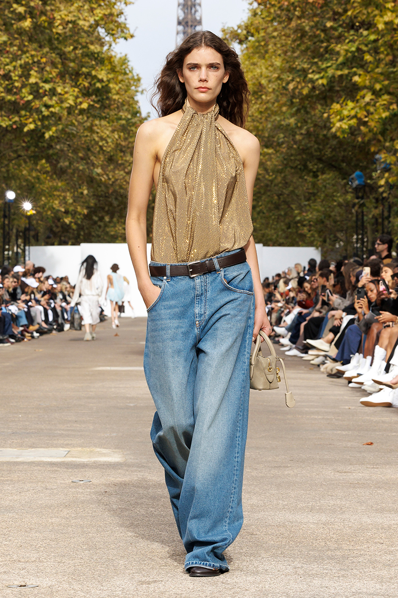 Must-have voor zomer 2025: een palazzobroek. Photo courtesy of Stella McCartney