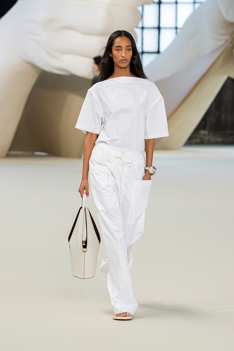 Must-have voor zomer 2025: een palazzobroek. Photo courtesy of Tod's
