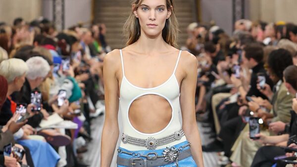 20 Badmode trends voor zomer 2025. Eentje is een absolute must! Photo courtesy of Miu Miu