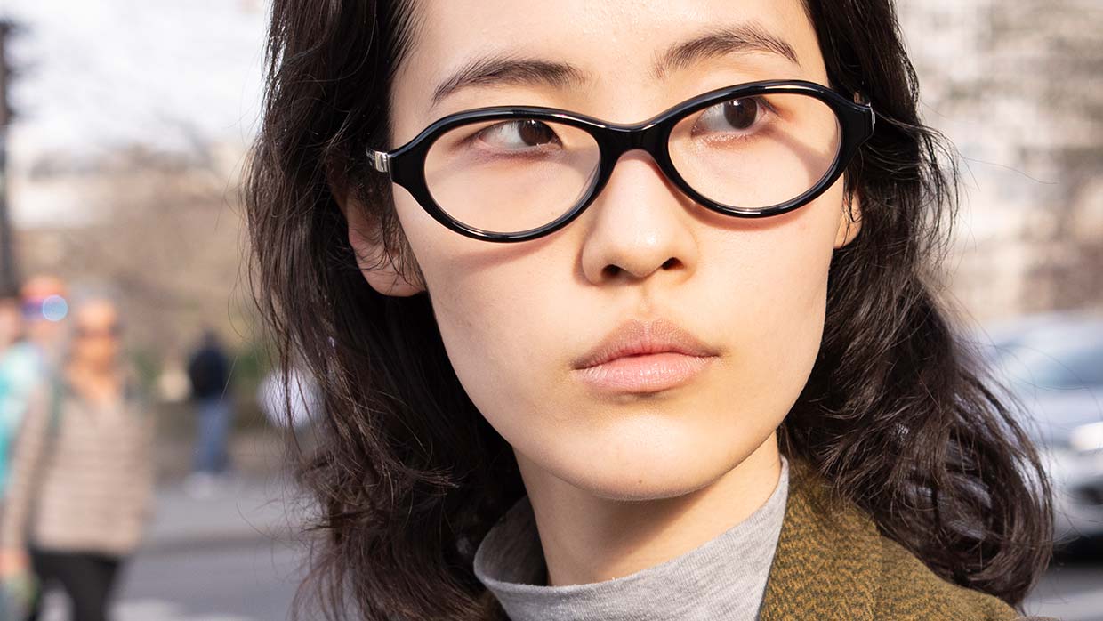 Sexy met bril? Absoluut. Zo doe je dat! Foto ADVERSUS