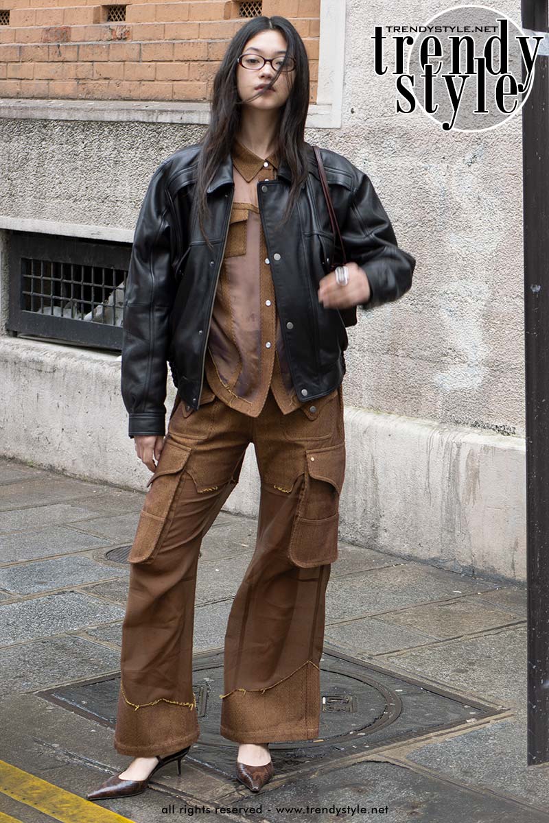Streetstyle alert: de cargobroek krijgt een fashion upgrade. Foto Charlotte Mesman
