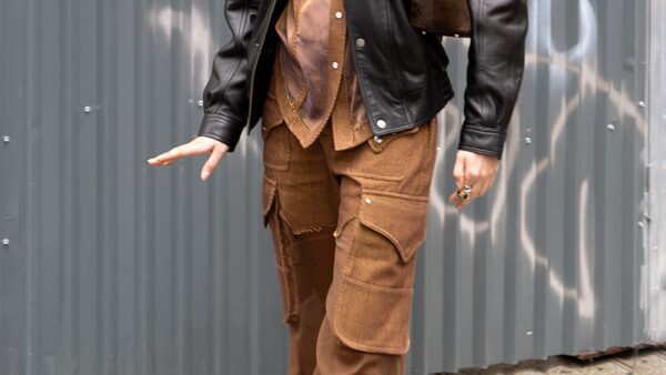 Streetstyle alert: de cargobroek krijgt een fashion upgrade. Foto Charlotte Mesman