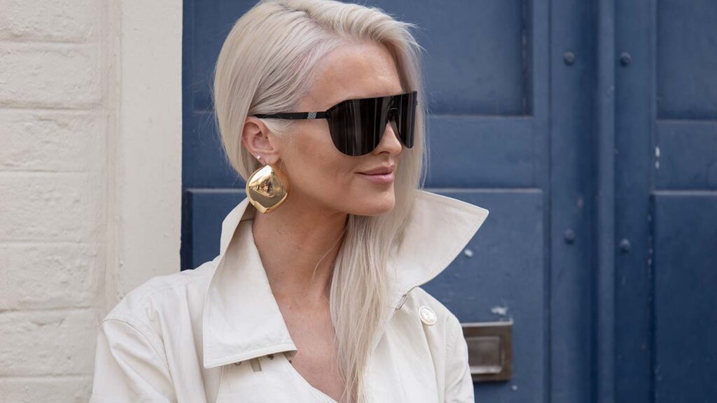 Glamour is terug: chunky oorbellen zijn dé must-have van 2025. Foto Charlotte Mesman