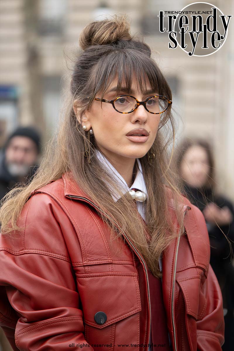 Het half up half down-kapsel: cool met Parijse allure. Foto Charlotte Mesman