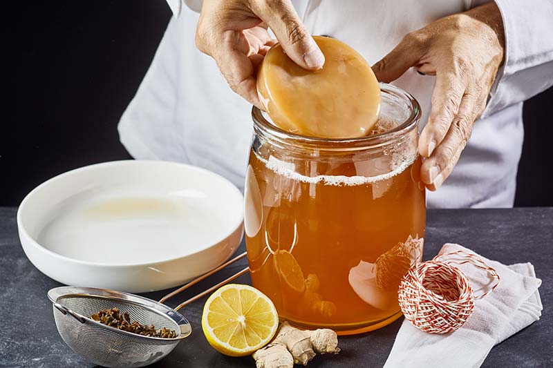 Kombucha: deze gezonde dorstlesser is hét drankje van zomer 2025