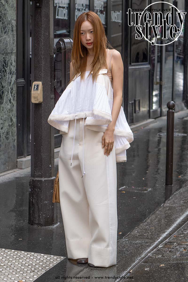 Total white looks: dé zomertrend van 2025. Foto Charlotte Mesman