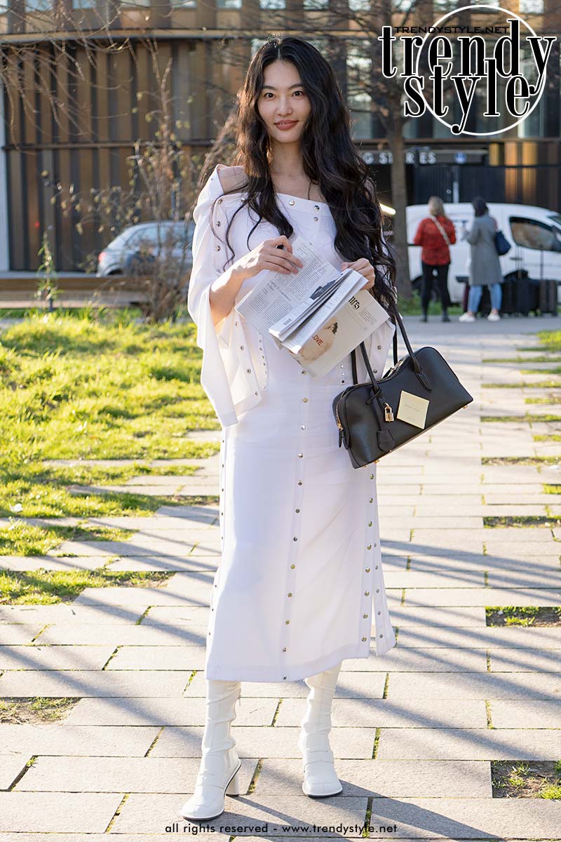 Total white looks: dé zomertrend van 2025. Foto Charlotte Mesman