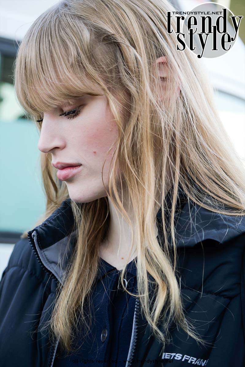 Haartrends zomer 2025. De lange pony met retro twist is terug. Foto Charlotte Mesman