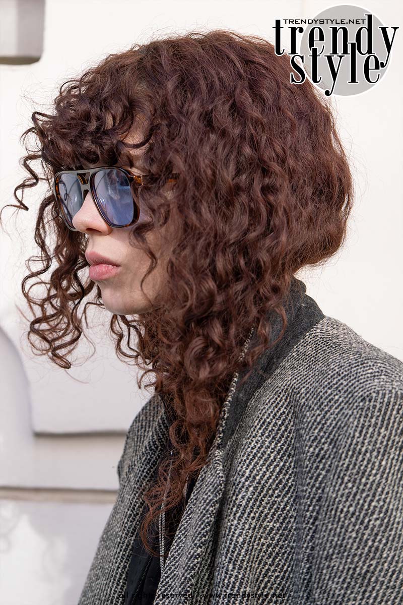 Haartrends zomer 2025. De lange pony met retro twist is terug. Foto Charlotte Mesman