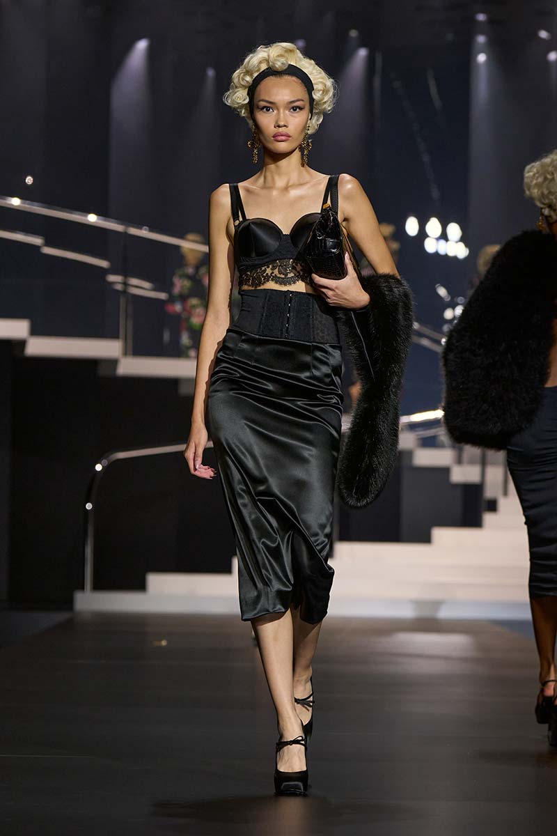 Lingerie als outwear: dé fashiontrend voor zomer 2025. Photo courtesy of Dolce & Gabbana
