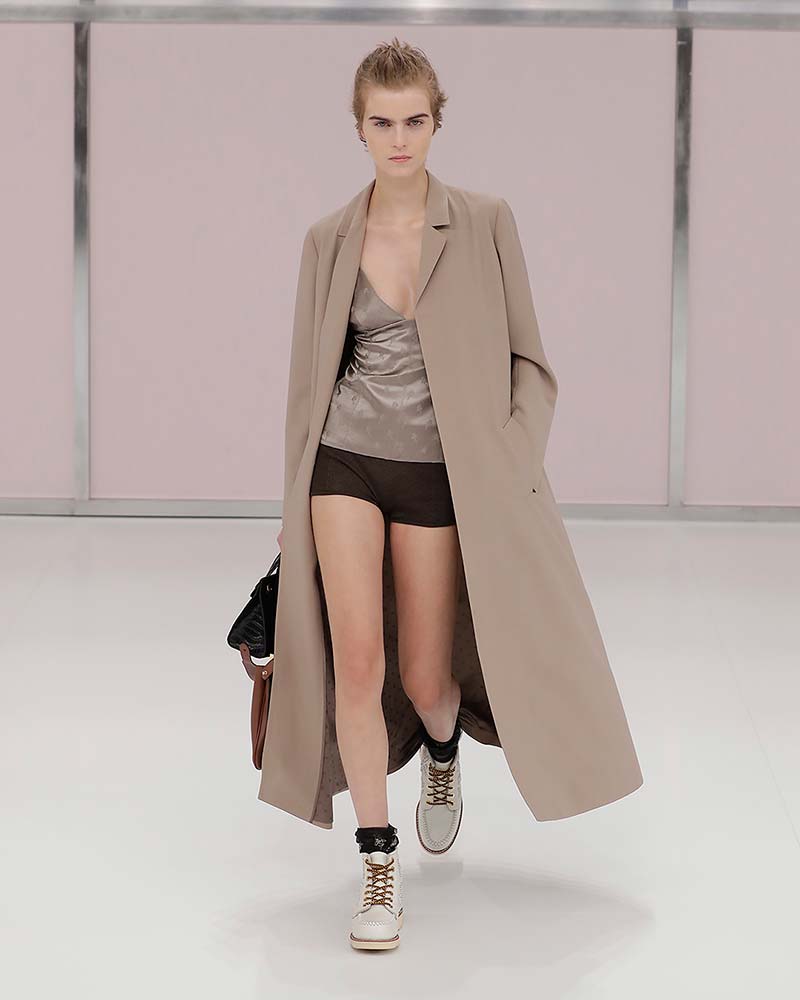 Lingerie als outwear: dé fashiontrend voor zomer 2025. Photo courtesy of Fendi