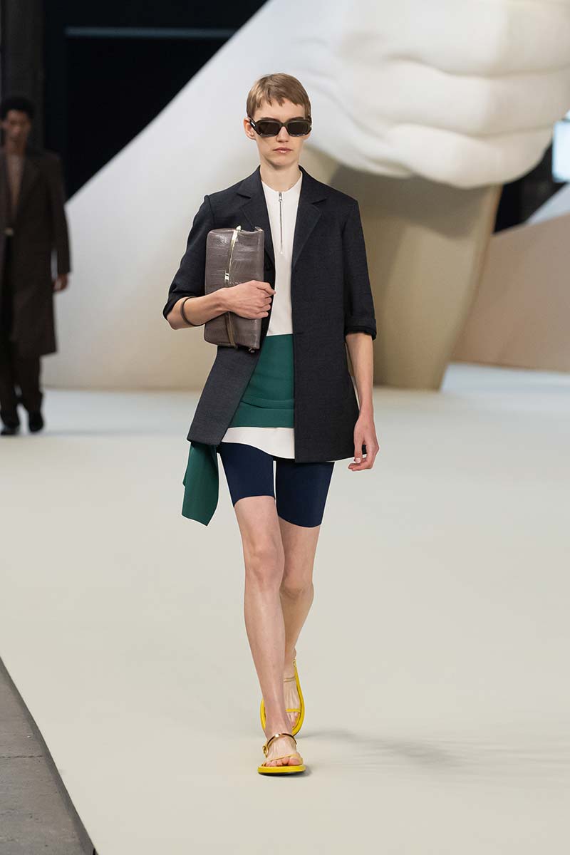 De comeback van de bikershort. Photo courtesy of Tod's