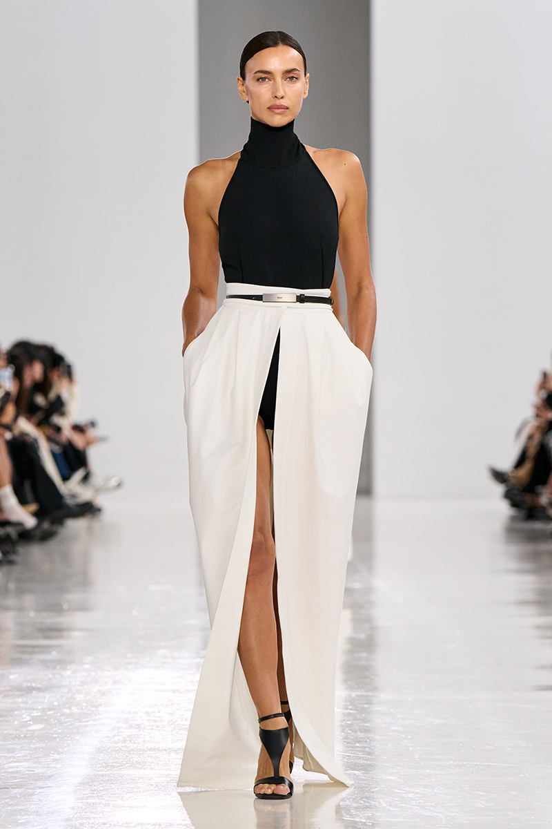 Modetrends zomer 2025. De lange witte rok voor zomer 2025. Photo courtesy of Max Mara