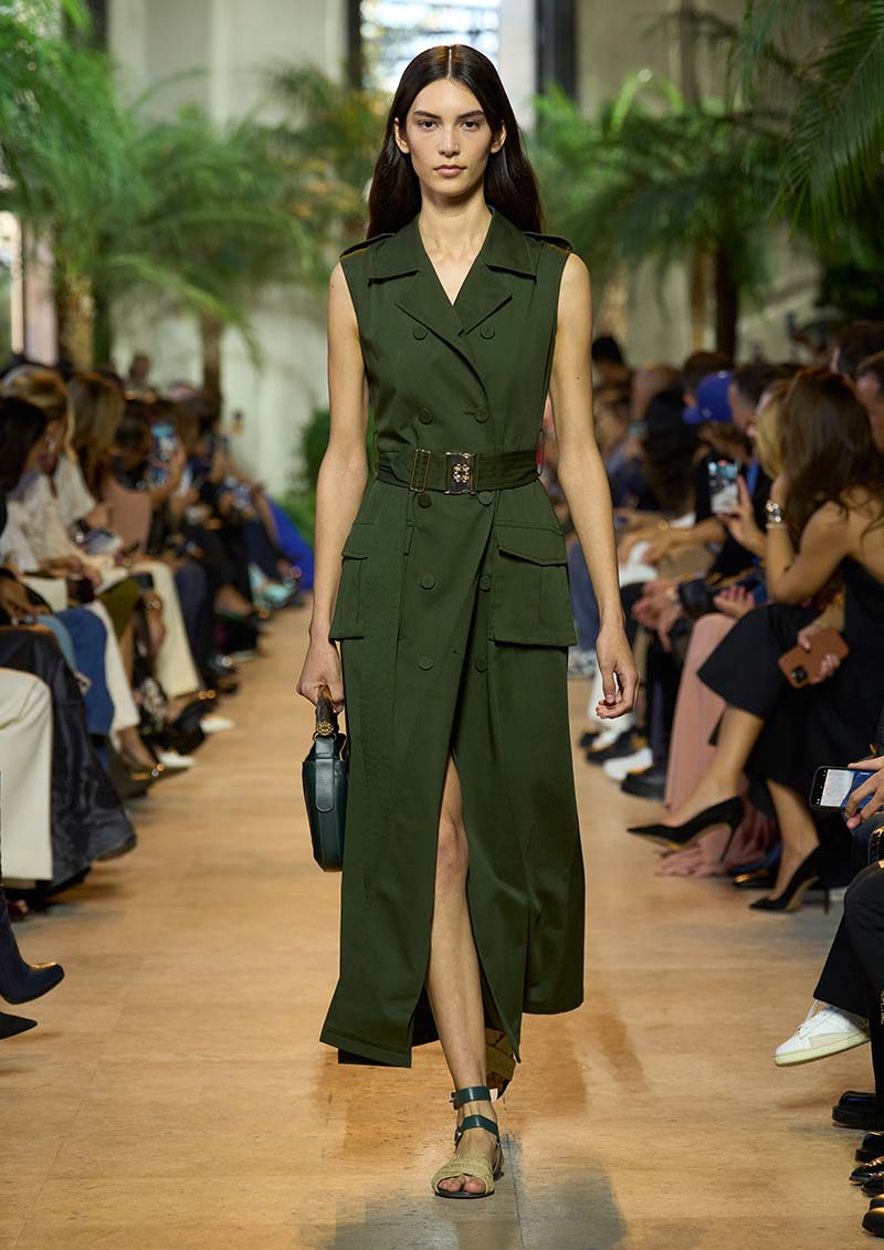 De 10 hotste sandalentrends zomer 2025. Photo courtesy of Elie Saab