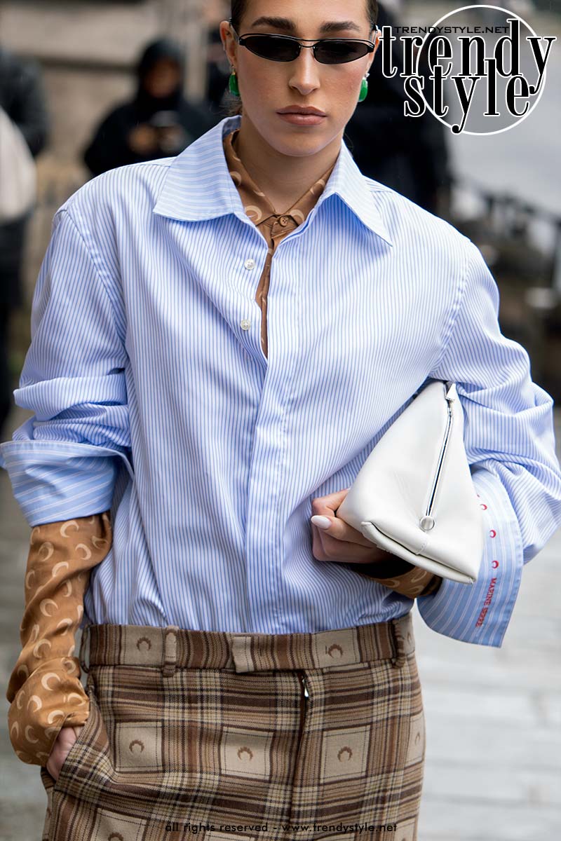 Wit handtassen: de cult-accessoire voor zomer 2025. Foto Charlotte Mesman