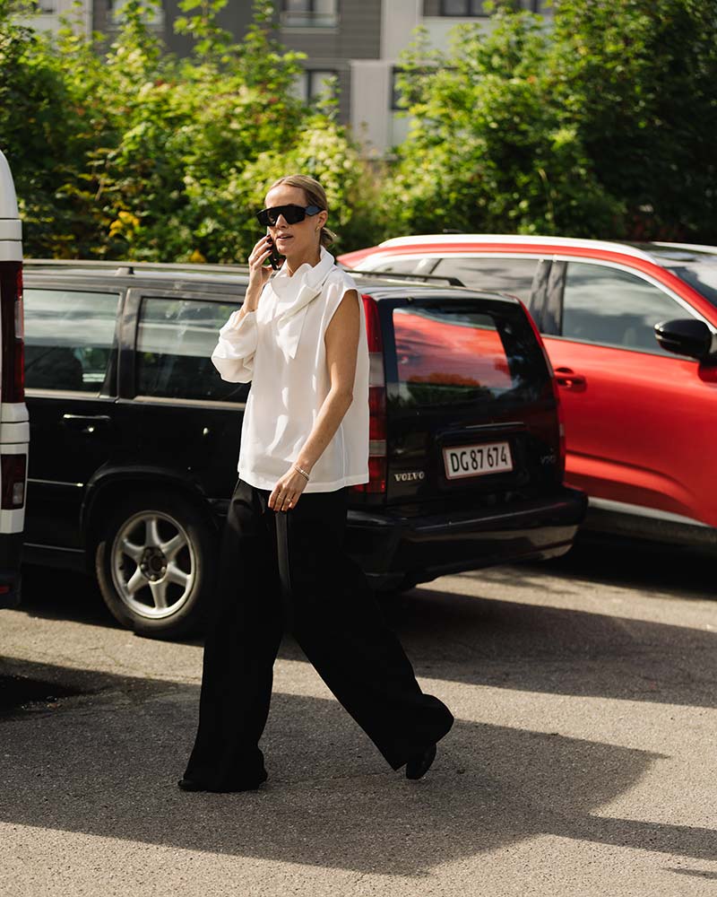 Zwart met witte streetstyle looks bij de Copenhagen Fashion Week voor zomer 2026. Photo courtesy of Copenhagen Fashion Week. Ph. Noor-u-nisa-Khan