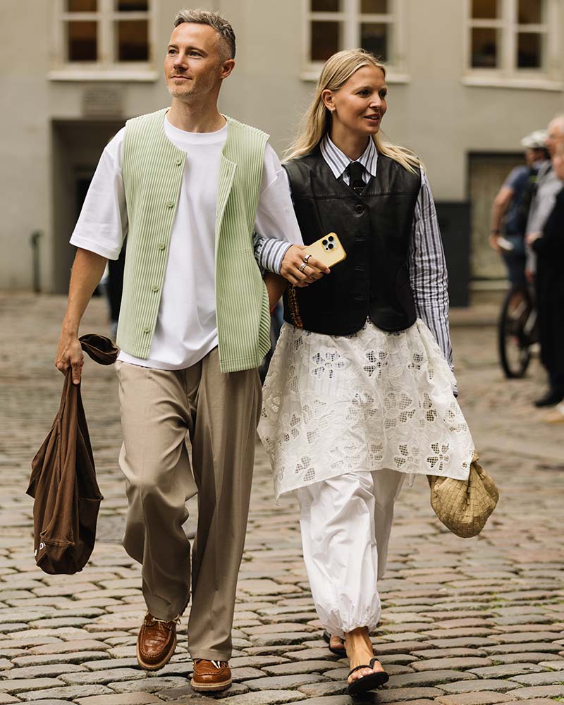 Laag over laag looks in de streetstyle van de Copenhagen Fashion voor zomer 2026. Photo courtesy of Copenhagen Fashion Week. Ph. Noor-u-nisa-Khan