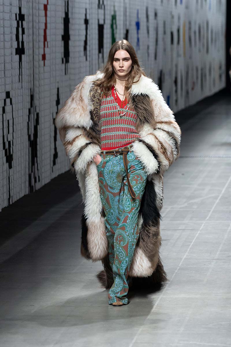 Spijkerbroek met fantasie. Photo courtesy of Etro