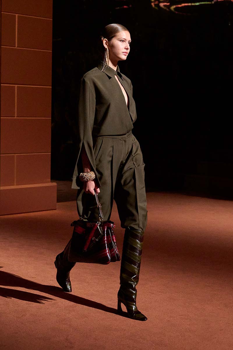 Dit zijn de broekentrends voor winter 2025 2026. Photo courtesy of Fendi